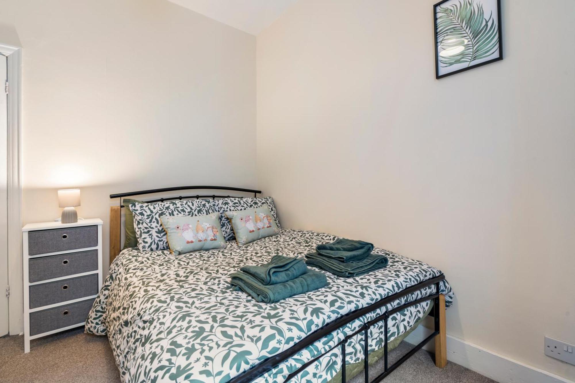 Modern 3 Bedroom Apartment In Wimbeldon Park Londra Exterior foto