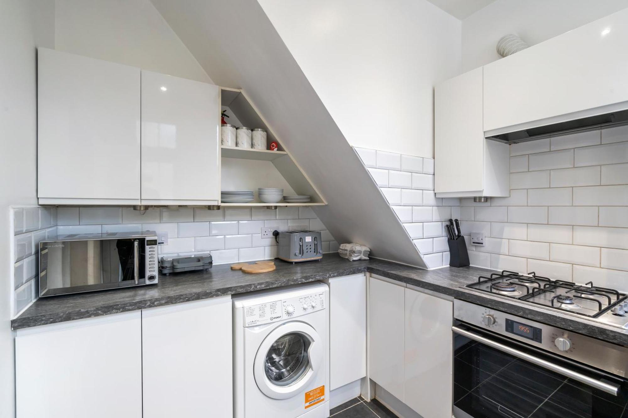 Modern 3 Bedroom Apartment In Wimbeldon Park Londra Exterior foto