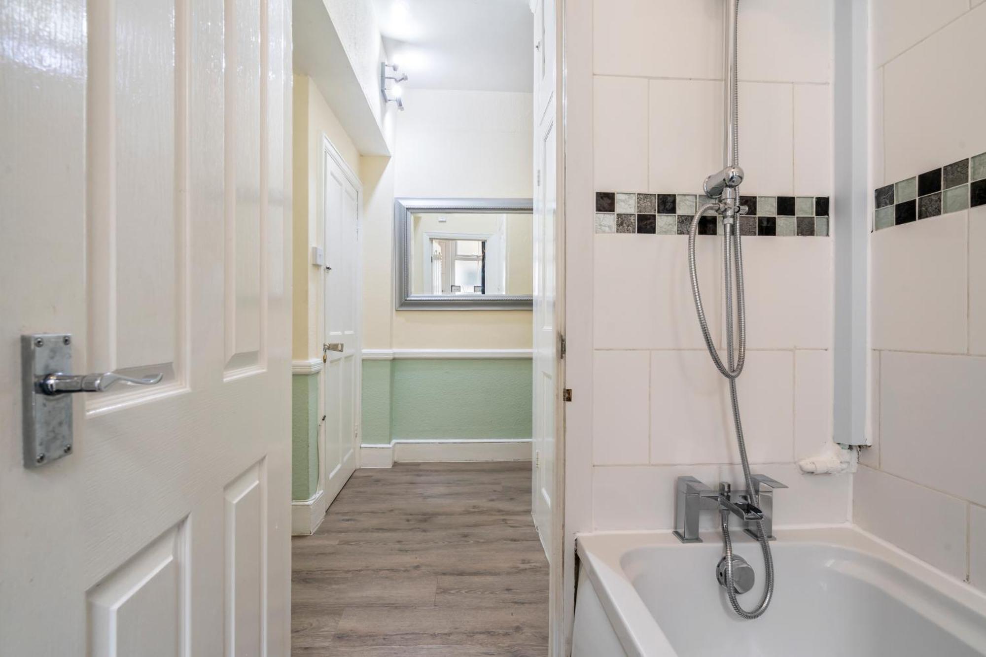 Modern 3 Bedroom Apartment In Wimbeldon Park Londra Exterior foto