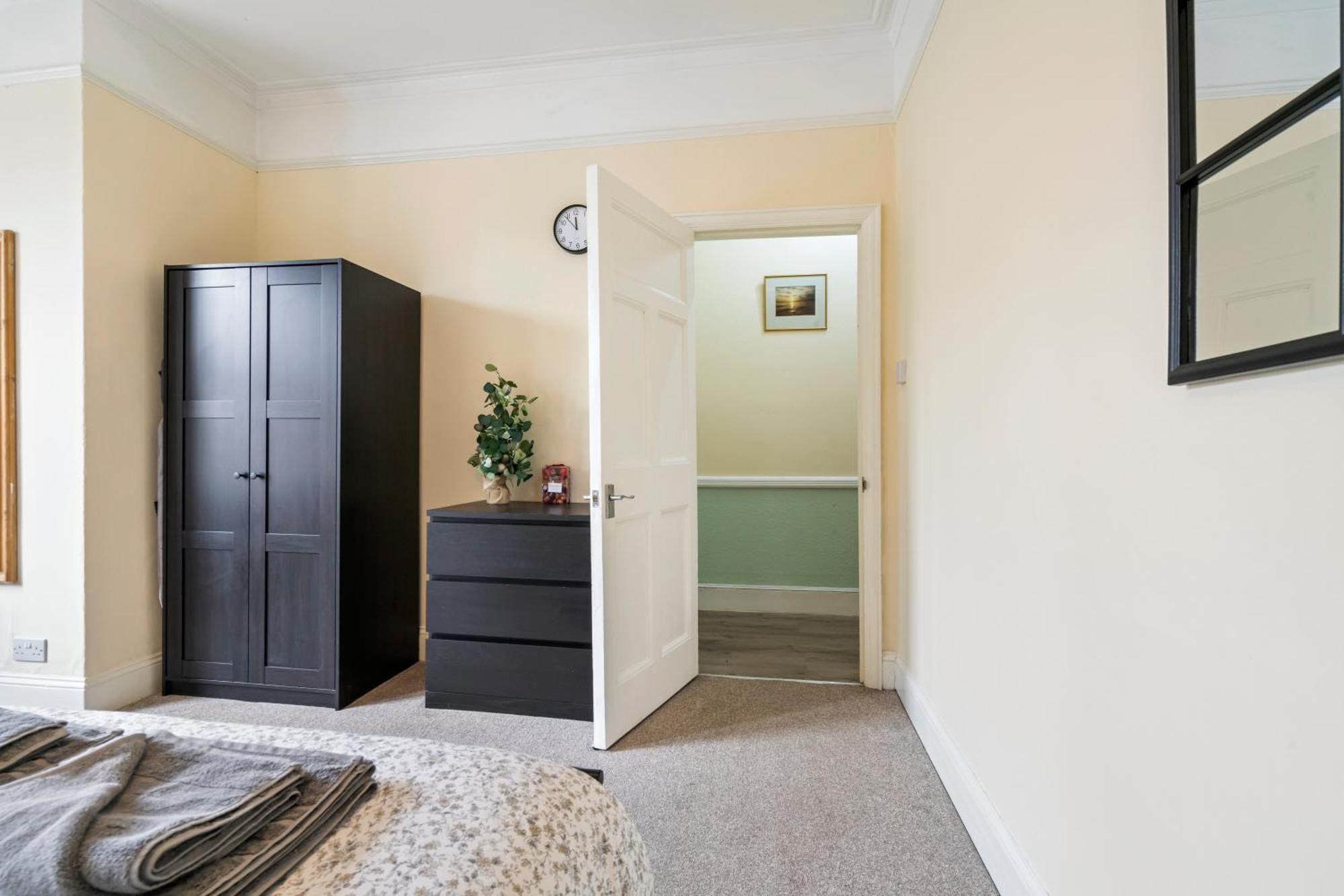 Modern 3 Bedroom Apartment In Wimbeldon Park Londra Exterior foto