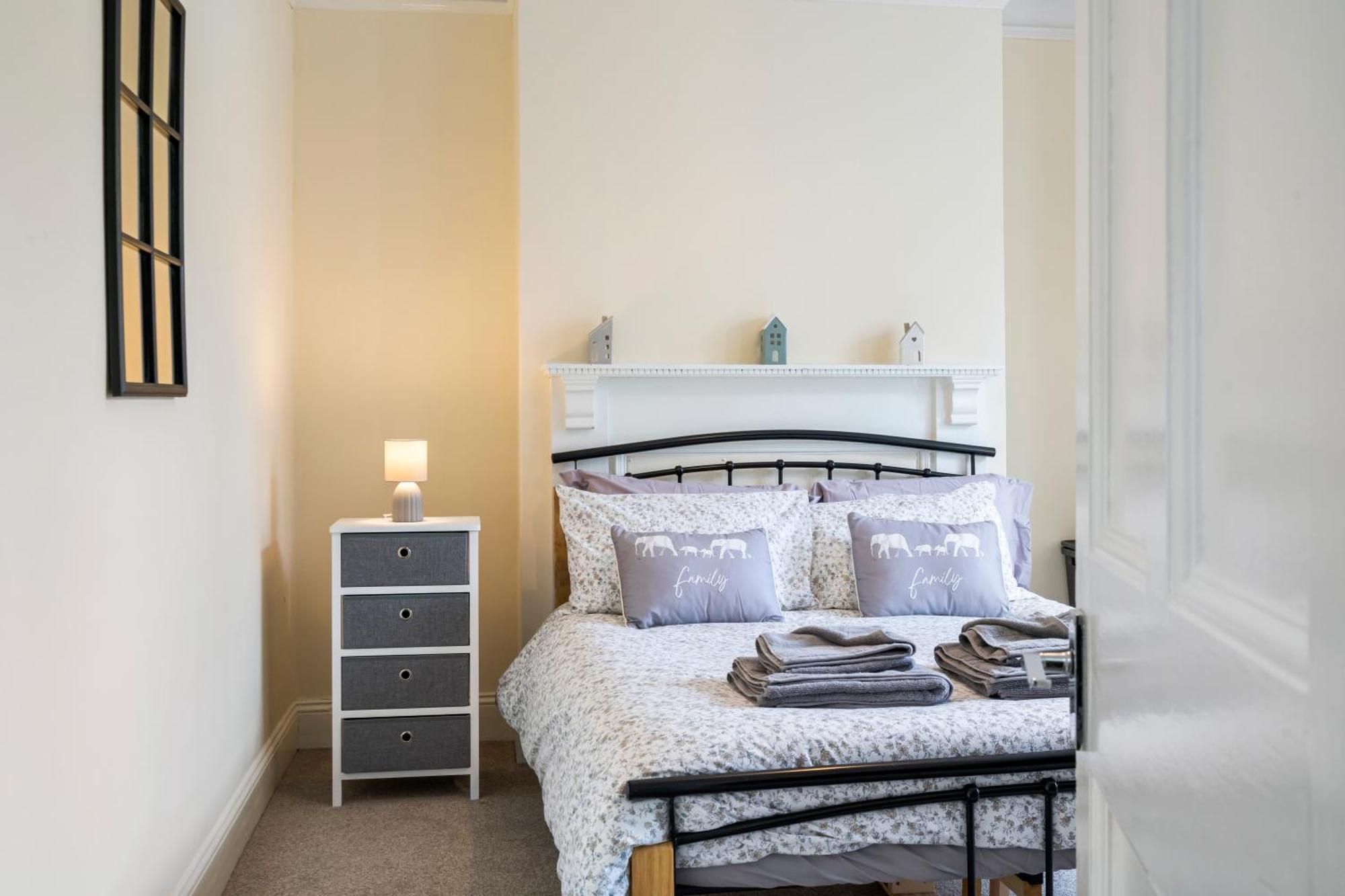 Modern 3 Bedroom Apartment In Wimbeldon Park Londra Exterior foto