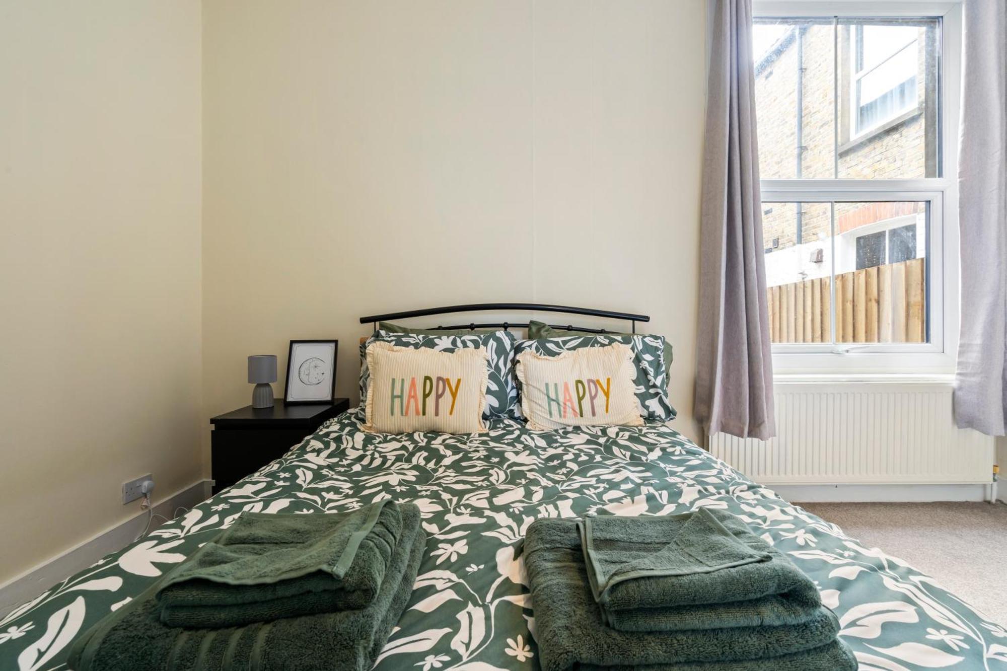 Modern 3 Bedroom Apartment In Wimbeldon Park Londra Exterior foto
