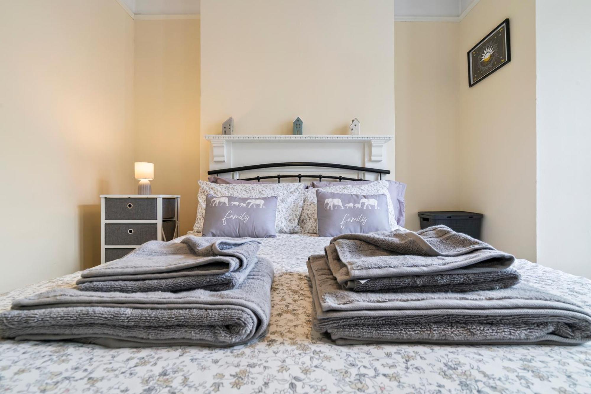 Modern 3 Bedroom Apartment In Wimbeldon Park Londra Exterior foto