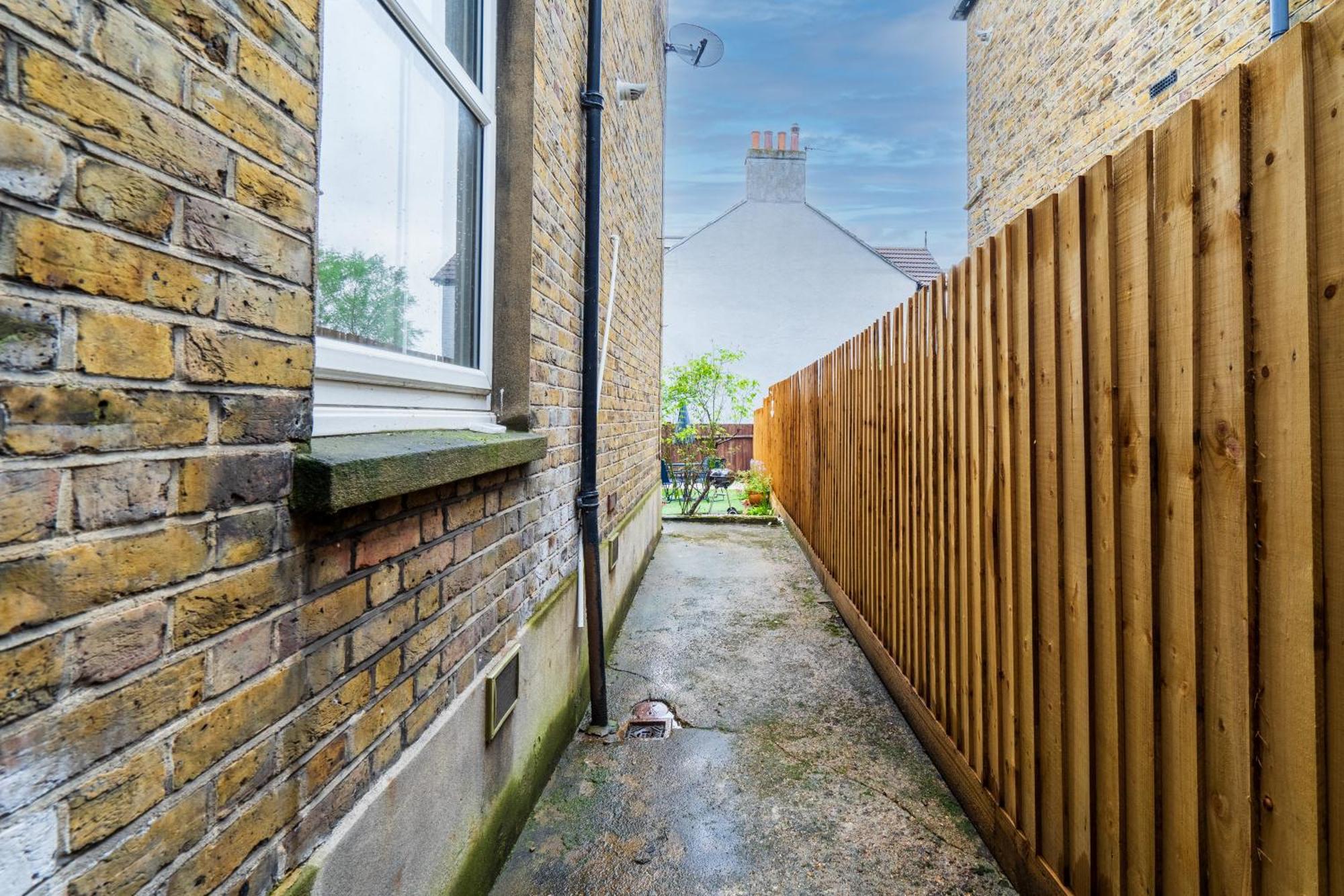 Modern 3 Bedroom Apartment In Wimbeldon Park Londra Exterior foto